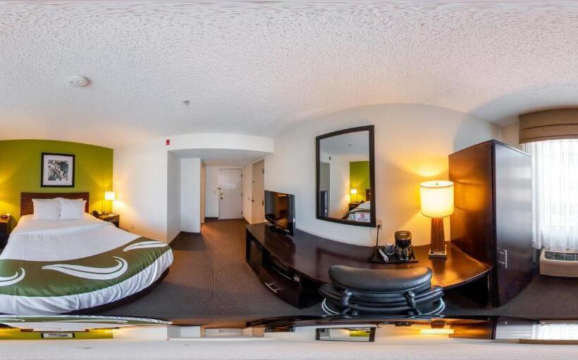 جناح مزود بجاكوزى, Quality Inn