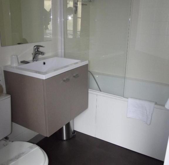 חדר סטנדרט לשלושה, Le Minotel