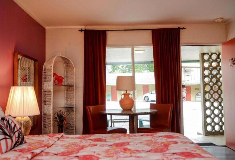 غرفة ديلوكس رباعية, The Sunset Motel