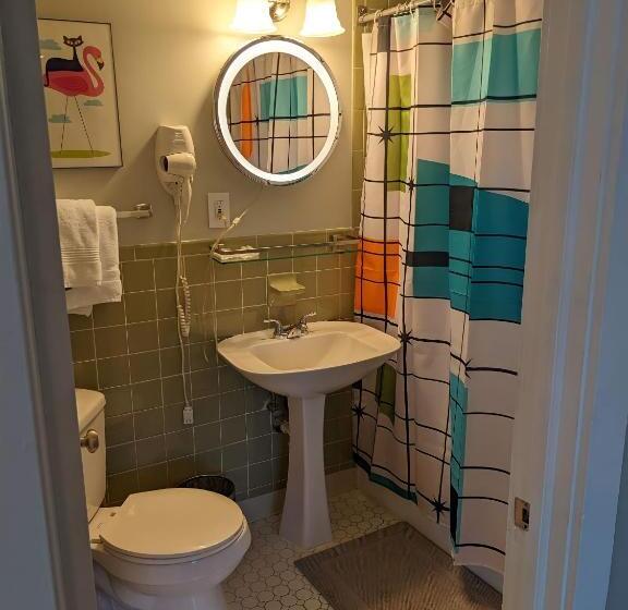 شقة غرفة واحدة, The Sunset Motel