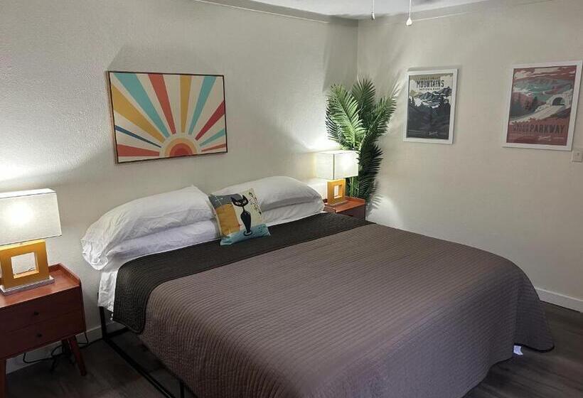 جناح سرير كينج, The Sunset Motel