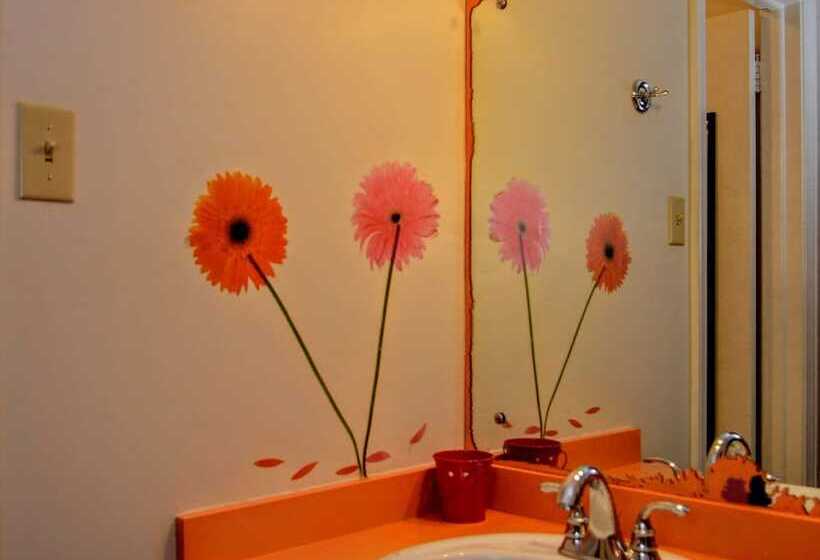 غرفة ديلوكس رباعية, The Sunset Motel