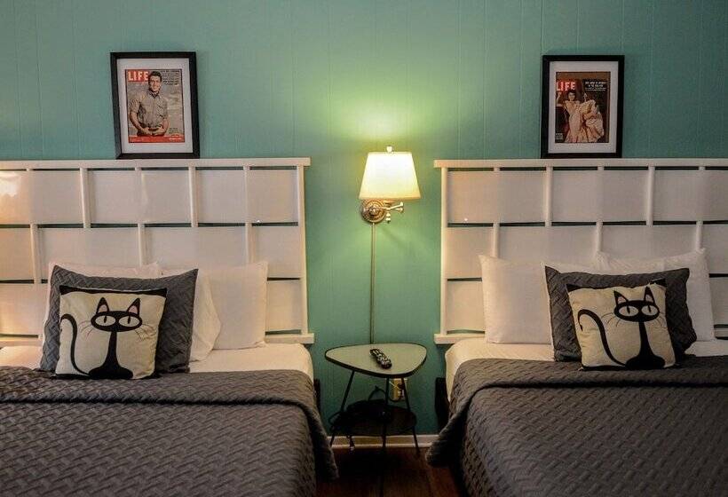 غرفة ديلوكس رباعية, The Sunset Motel