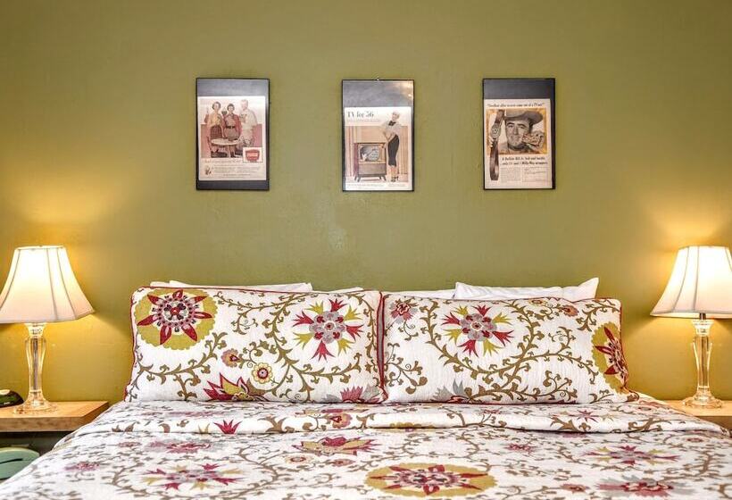 غرفة سوبيريور رباعية, The Sunset Motel