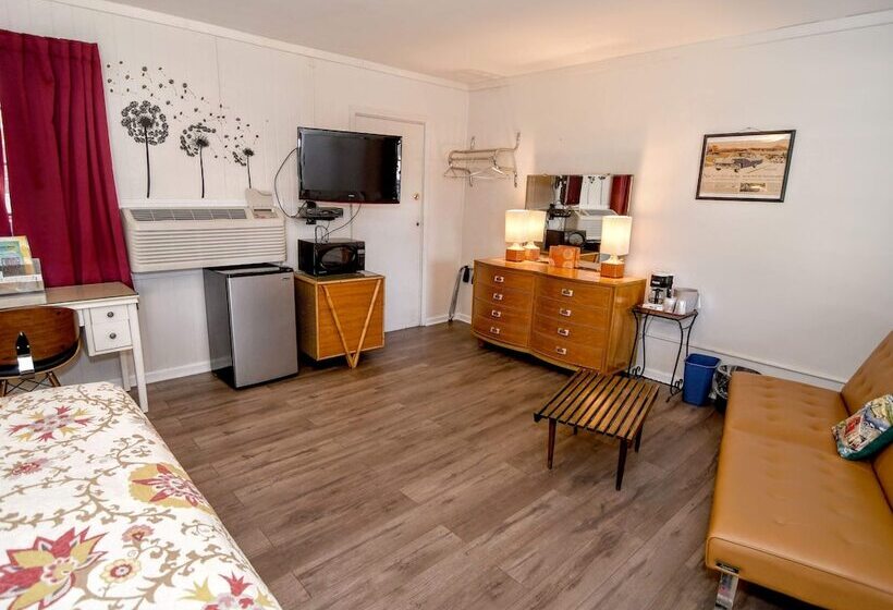 غرفة سوبيريور رباعية, The Sunset Motel