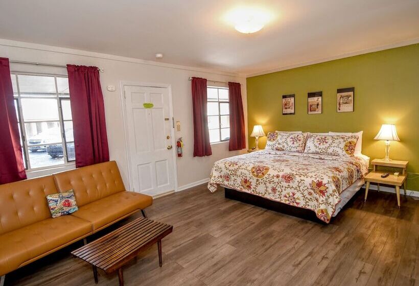 غرفة سوبيريور رباعية, The Sunset Motel