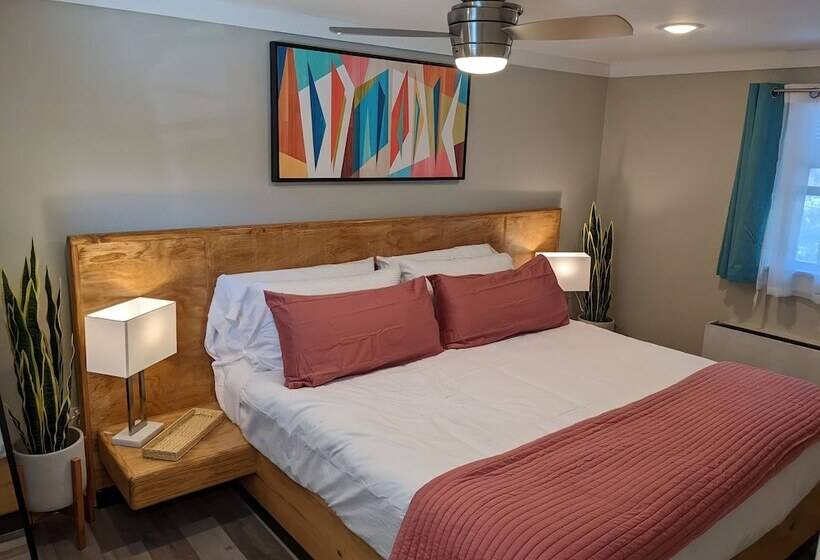 شقة غرفة واحدة, The Sunset Motel