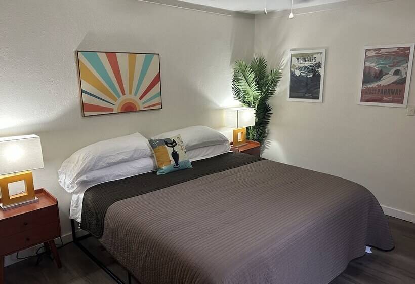 جناح سرير كينج, The Sunset Motel