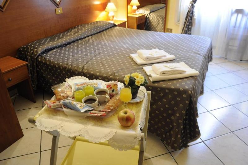 标准三人间, Ambasciatori Hotel Mestre Venice, Tapestry Collection By Hilton