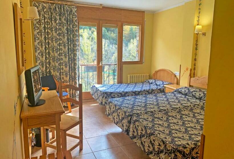 اتاق ساده سه نفره, Antic