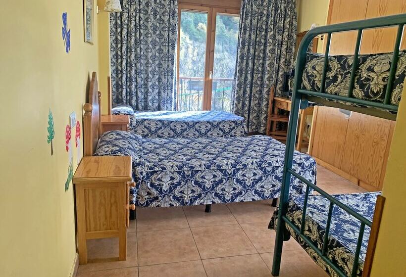 اتاق استاندارد چهار تخته, Antic