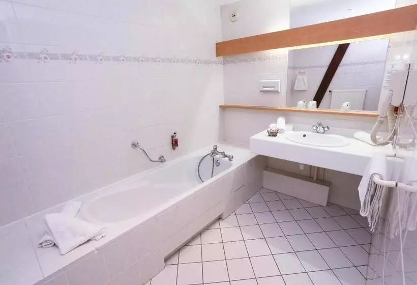 اتاق استاندارد سه نفره, The Originals Boutique, Hôtel La Ferme Du Pape, Eguisheim