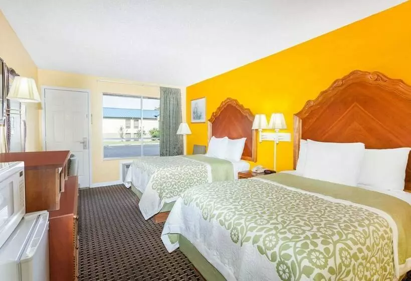 ２ダブルベッドのスタンダードルーム, Days Inn By Wyndham Jacksonville