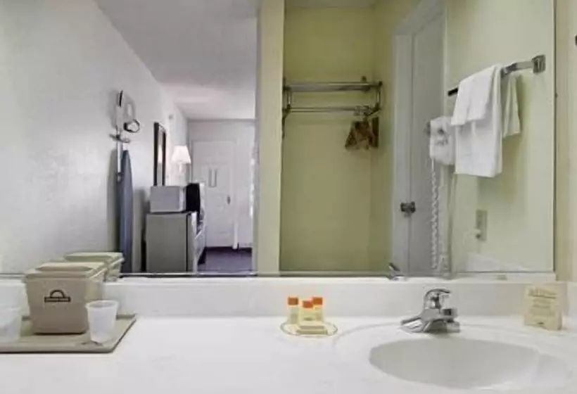 ２ダブルベッドのスタンダードルーム, Days Inn By Wyndham Jacksonville