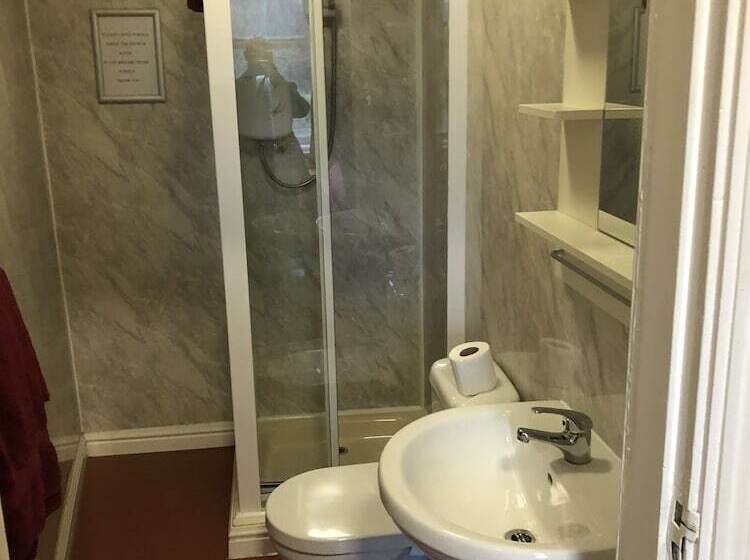 اتاق خانوادگی, Don Valley Hotel Sheffield Arena