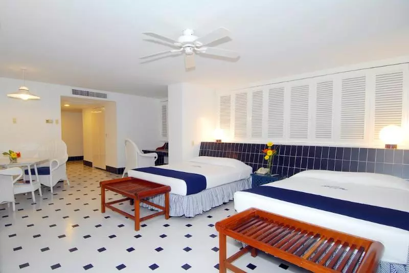 Junior Suite, Elcano