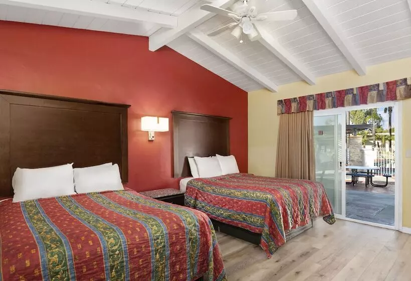 اتاق لوکس, Fallbrook Country Inn