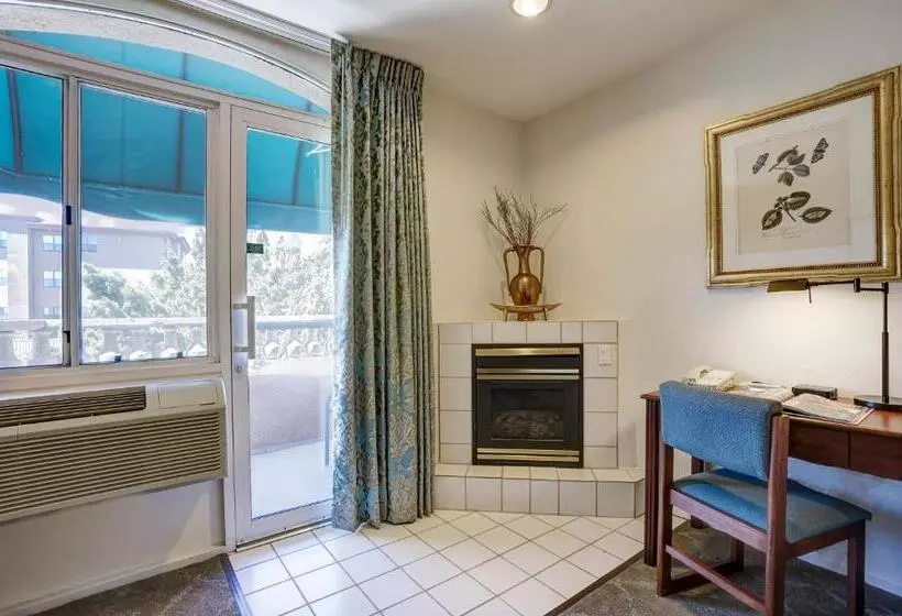 اتاق لوکس با تخت بزرگ, Forest Villas