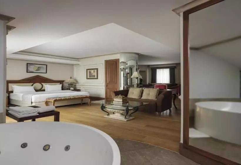 キングサイズベッドのスイートルーム, Holiday Inn Istanbul Old City, An Ihg