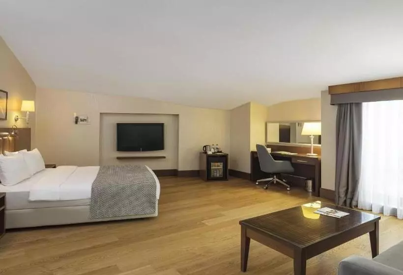 バルコニー付スイート, Holiday Inn Istanbul Old City, An Ihg