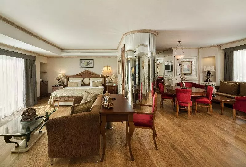 キングサイズベッドのスイートルーム, Holiday Inn Istanbul Old City, An Ihg