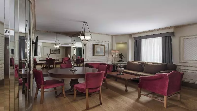 キングサイズベッドのスイートルーム, Holiday Inn Istanbul Old City, An Ihg