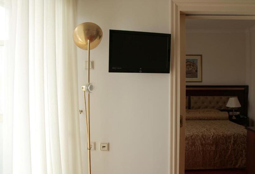 Lakosztály, Santa Beach