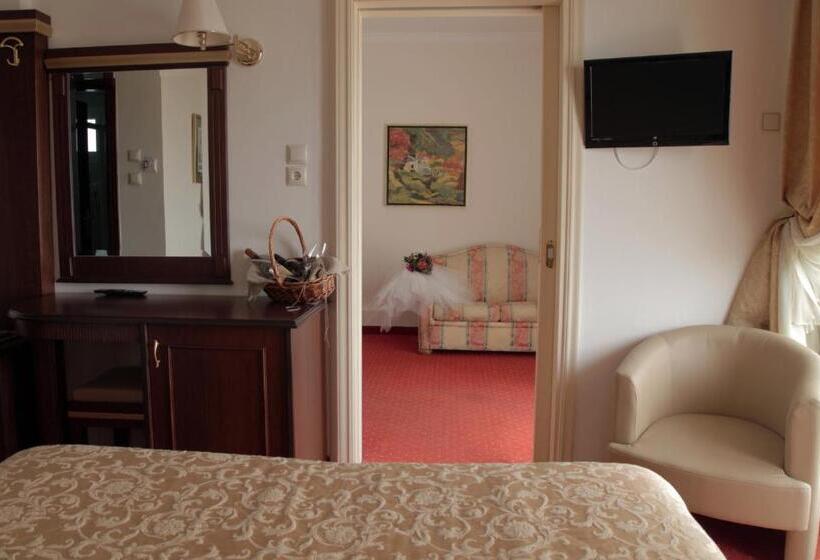 Lakosztály, Santa Beach