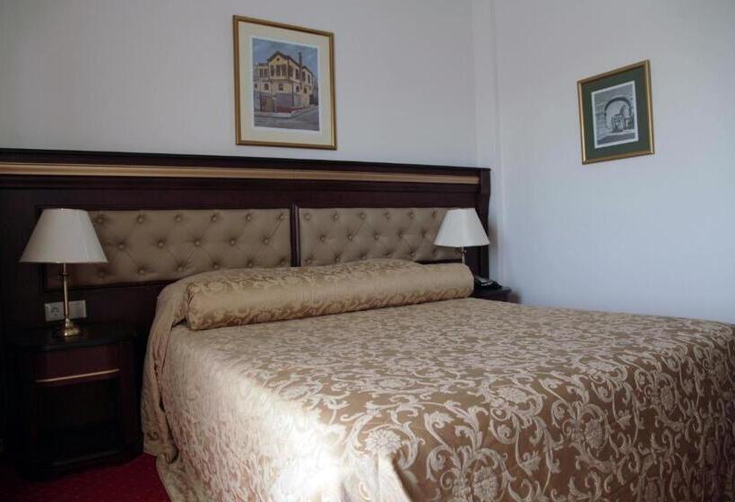 Lakosztály, Santa Beach