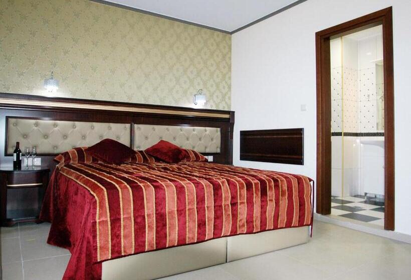 Családi Szoba, Santa Beach