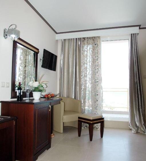 Családi Szoba, Santa Beach