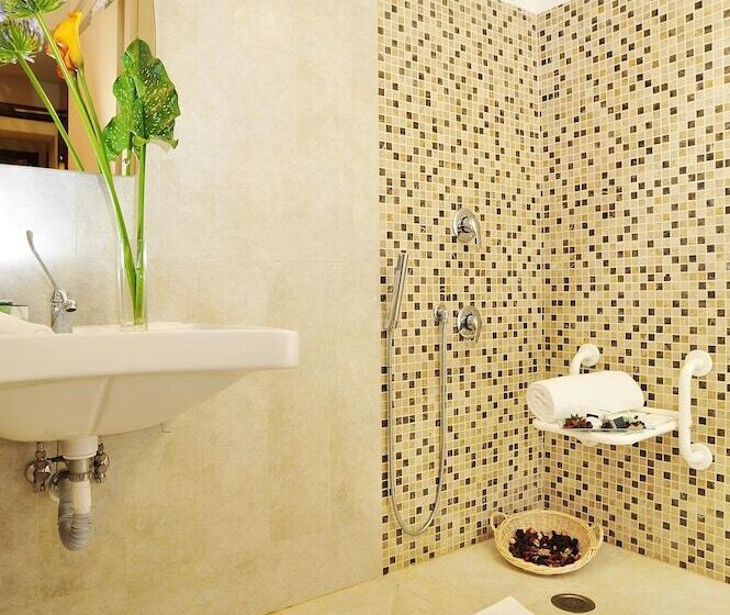 חדר סטנדרט לשלושה, Scott House