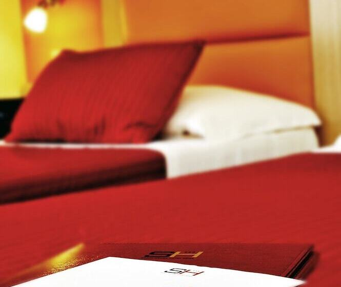 חדר סטנדרט לשלושה, Scott House