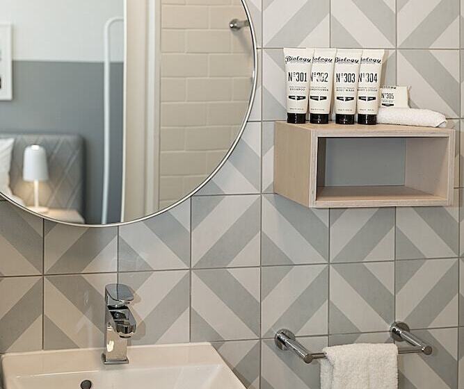 اتاق خانوادگی, The Ultimo