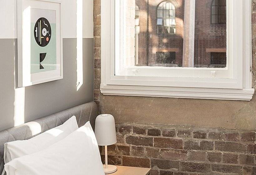 اتاق خانوادگی, The Ultimo