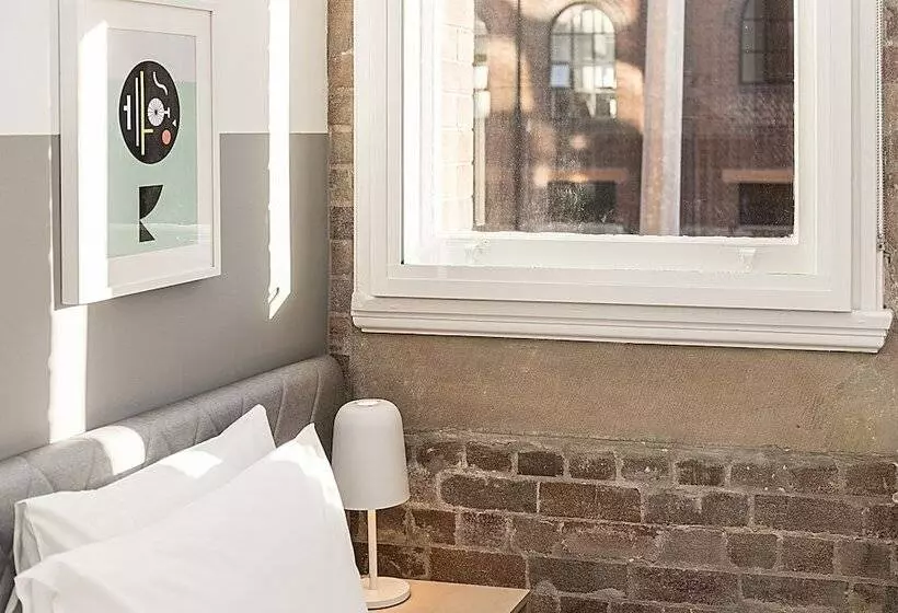 اتاق خانوادگی, The Ultimo