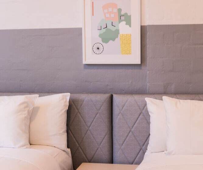 اتاق خانوادگی, The Ultimo