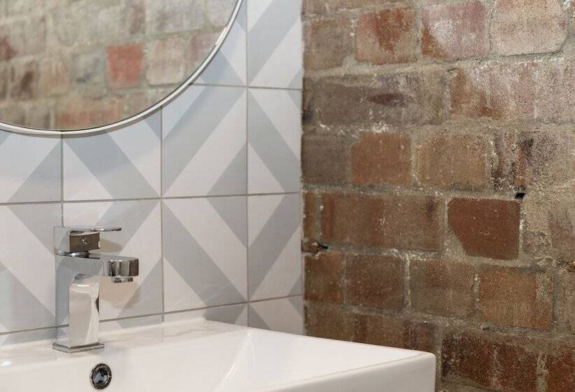 اتاق استاندارد, The Ultimo