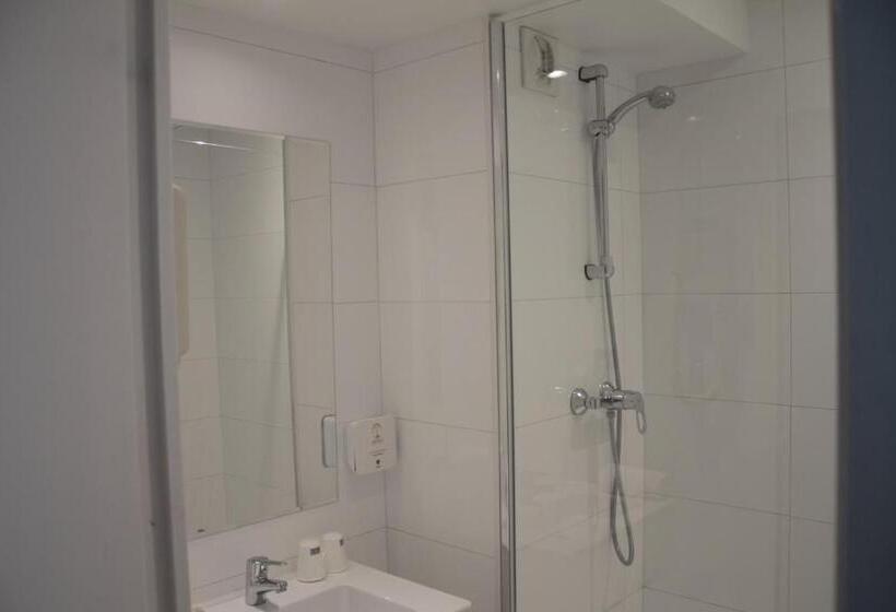 Номер Стандарт Трехместный, Adonis Cannes Hôtel Thomas