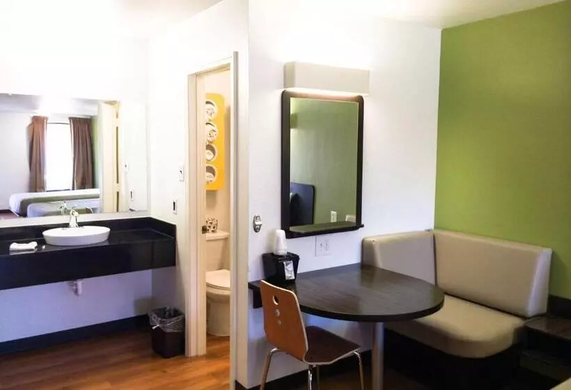 اتاق لوکس با تخت بزرگ, Motel 6longview, Tx  North