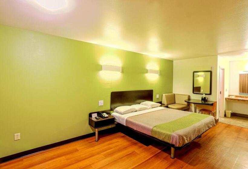 Номер Deluxe Кровать Кинг, Motel 6longview, Tx  North