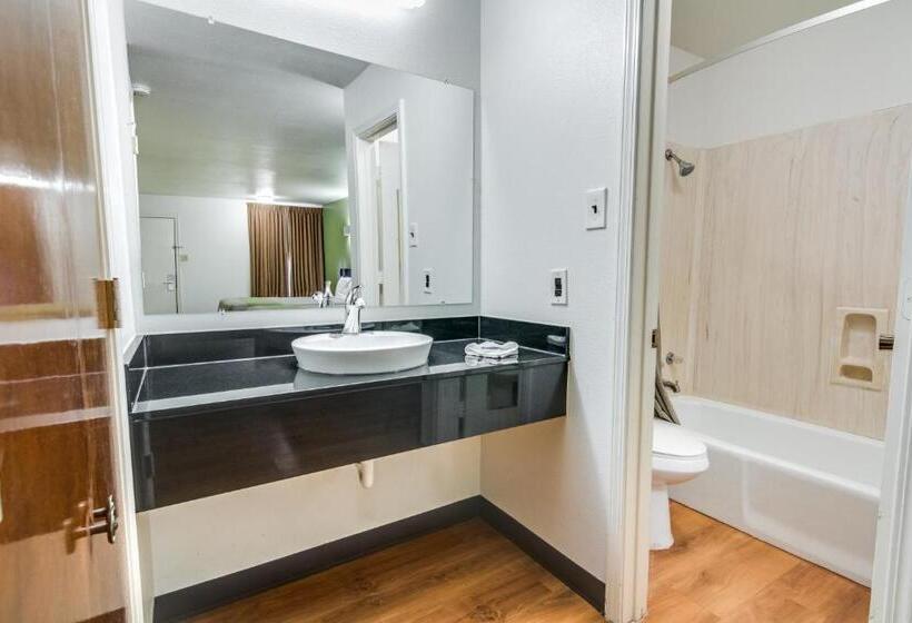 غرفة قياسية سرير كينج لذوى الإحتياجات الخاصة, Motel 6longview, Tx  North