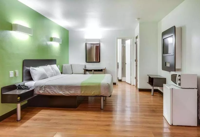 اتاق استاندارد با تخت بزرگ برای معلولان, Motel 6longview, Tx  North