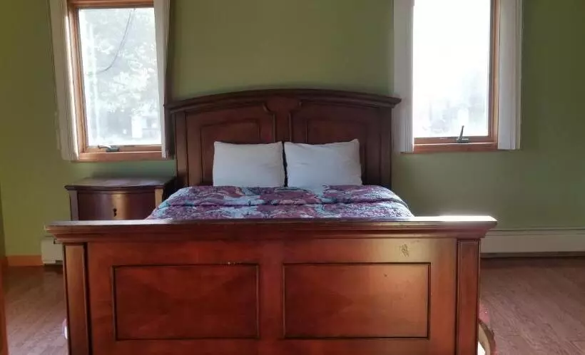 ３ベッドルームハウス, Red Ranch Inn