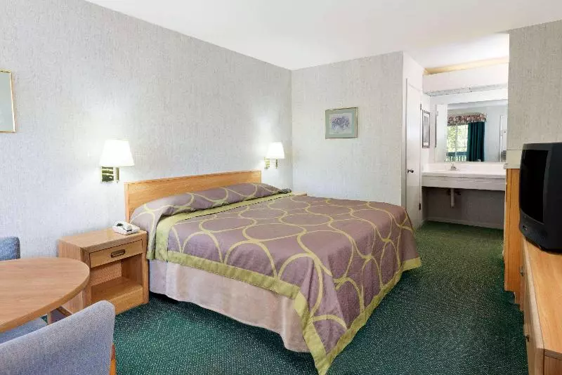 اتاق استاندارد با تخت بزرگ برای معلولان, Super 8 By Wyndham Auburn