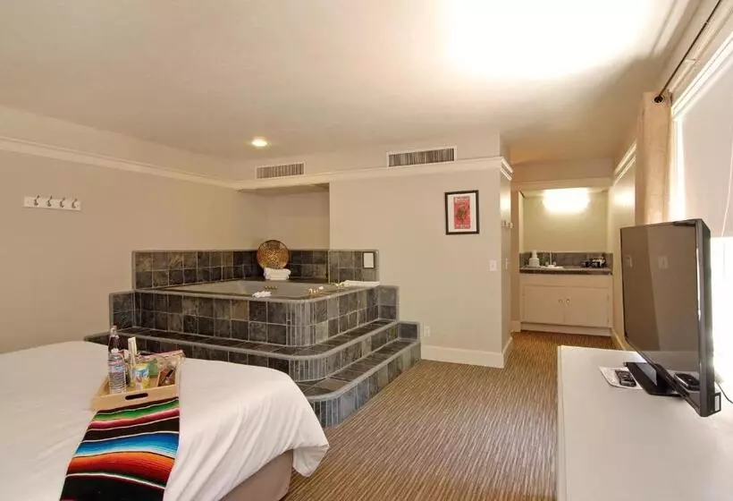 سوئیت با تخت بزرگ, Palm Canyon Hotel And Rv Resort