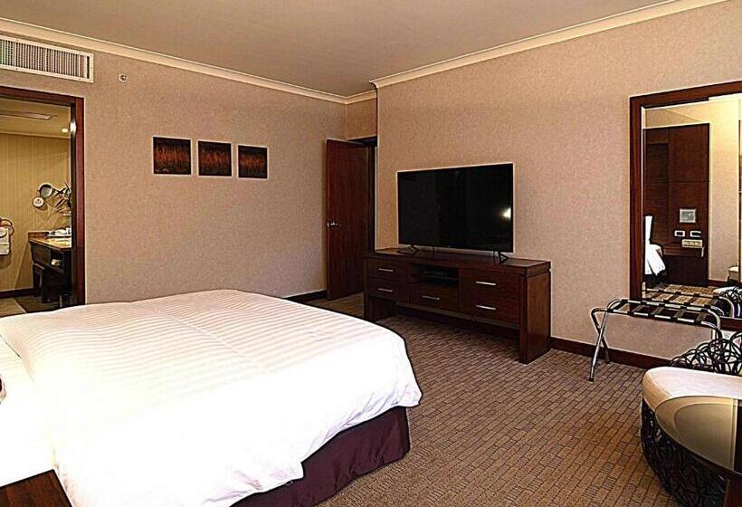 이그제큐티브 스위트 킹침대, Swissotel Quito