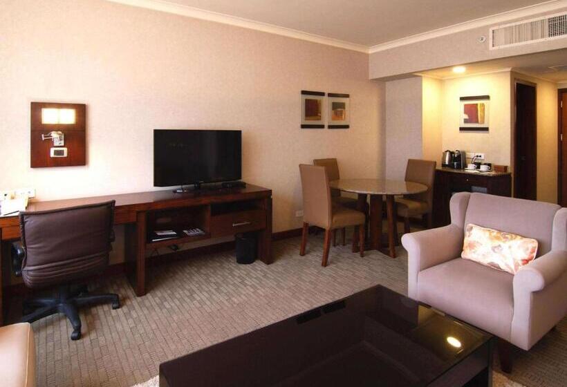 带双人大床的行政管理套房, Swissotel Quito