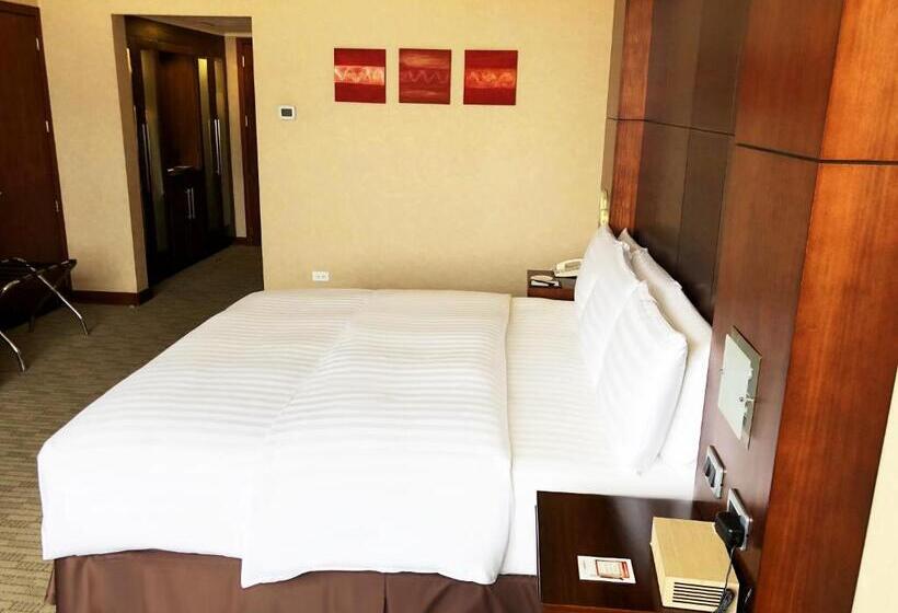 带双人大床的行政管理套房, Swissotel Quito