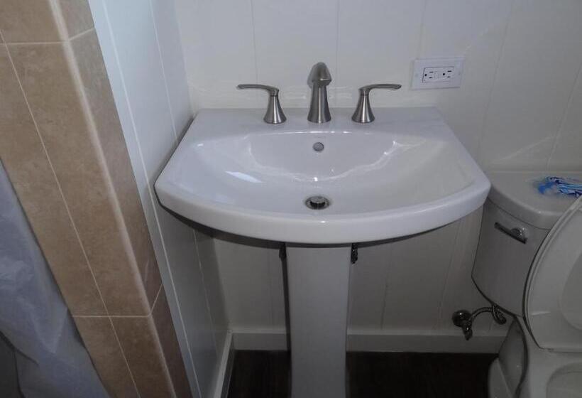 غرفة قياسية, Tip Top Motel